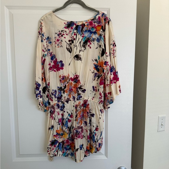 NWOT🔥🔥 Floral romper - Picture 5 of 5